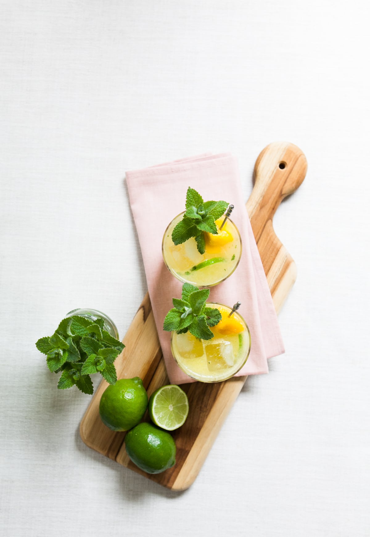 Mango Mojito Sprtizer | Easy Cocktail Recipe | Summer Cocktails | Jessica Brigham | Magazine Ready for Life