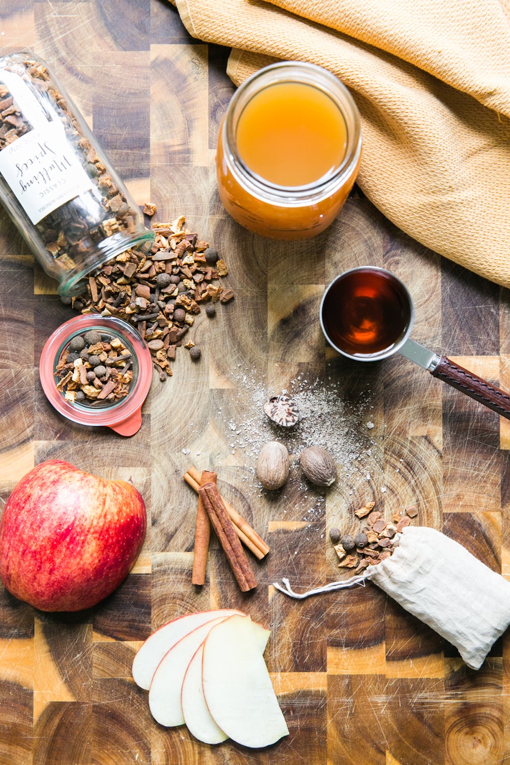 Mulled Cider with Brown Honey Rum | How to Apple Cups | Fall Recipes | Fall Cocktails | Jessica Brigham | Magazine Ready for Life
