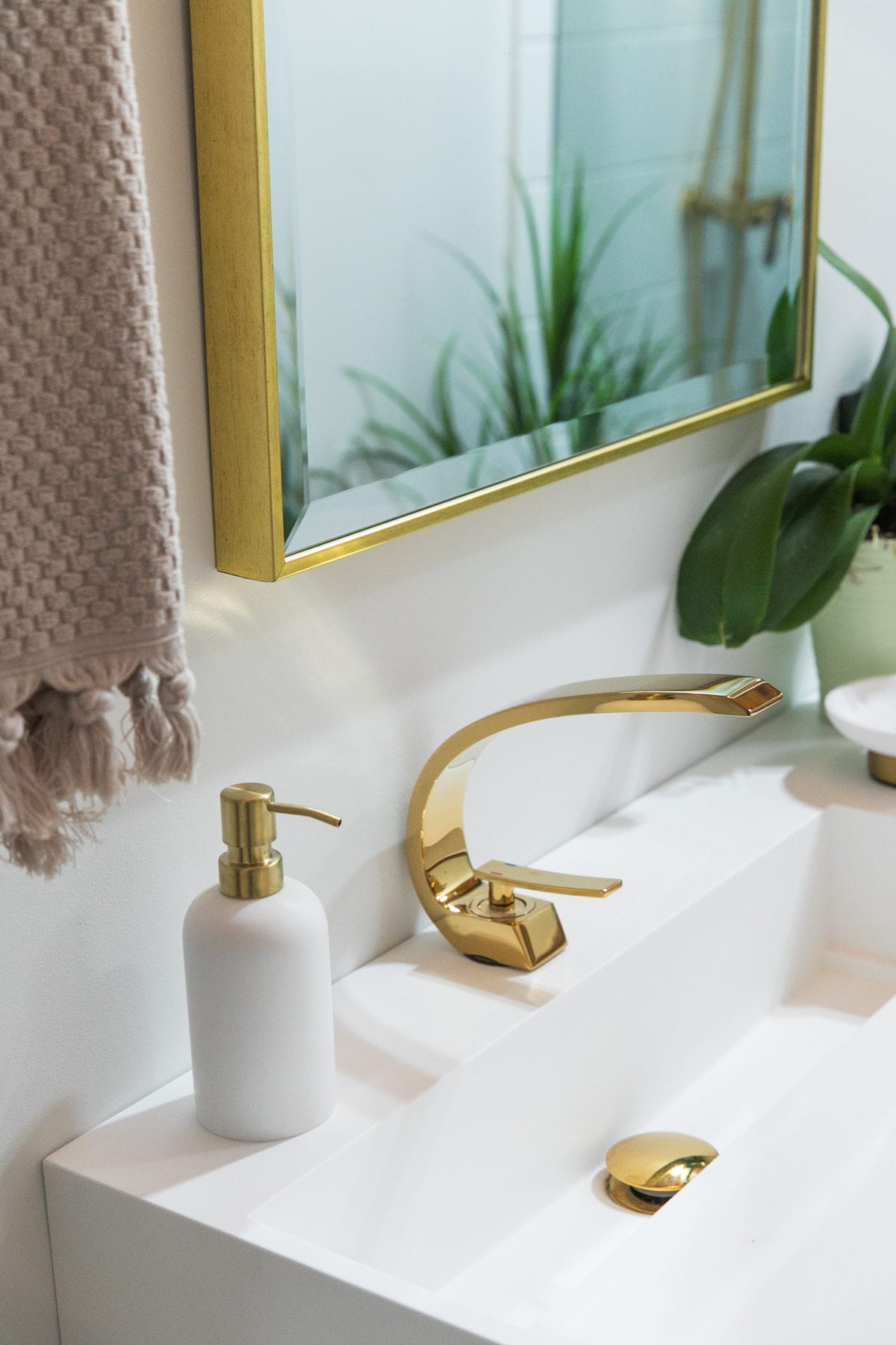 Bold + Glammy Guest Bathroom REVEAL | Bathroom Renovation | Bath Remodel | Jessica Brigham | Magazine Ready for Life | jessicabrigham.com