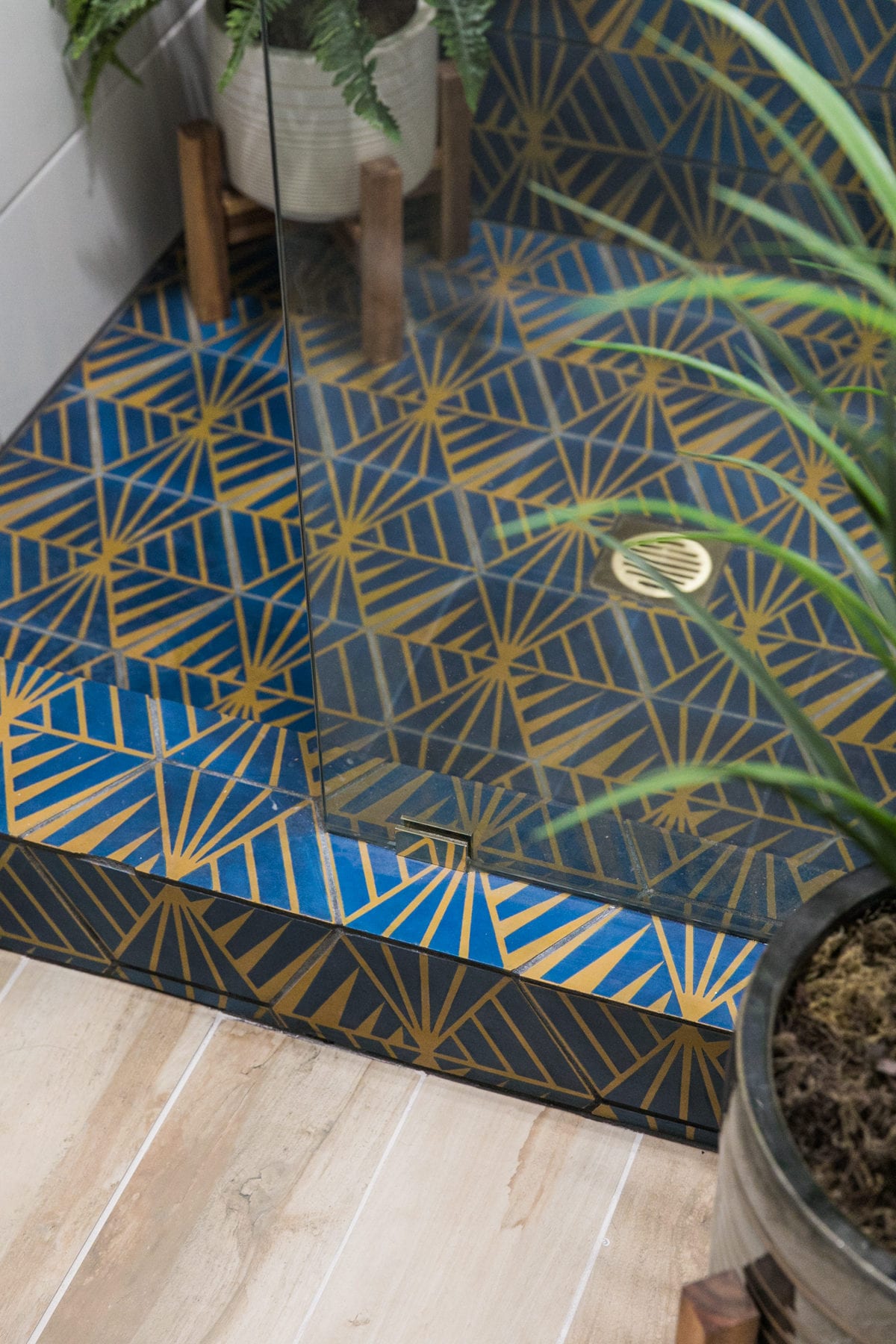 Bold + Glammy Guest Bathroom REVEAL | Bathroom Renovation | Bath Remodel | Jessica Brigham | Magazine Ready for Life | jessicabrigham.com