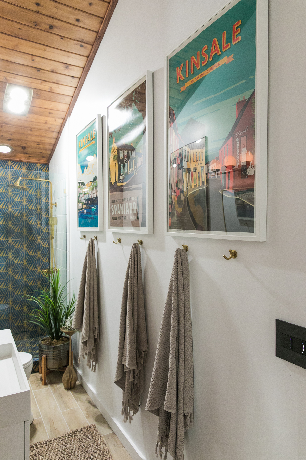 Bold + Glammy Guest Bathroom REVEAL | Bathroom Renovation | Bath Remodel | Jessica Brigham | Magazine Ready for Life | jessicabrigham.com