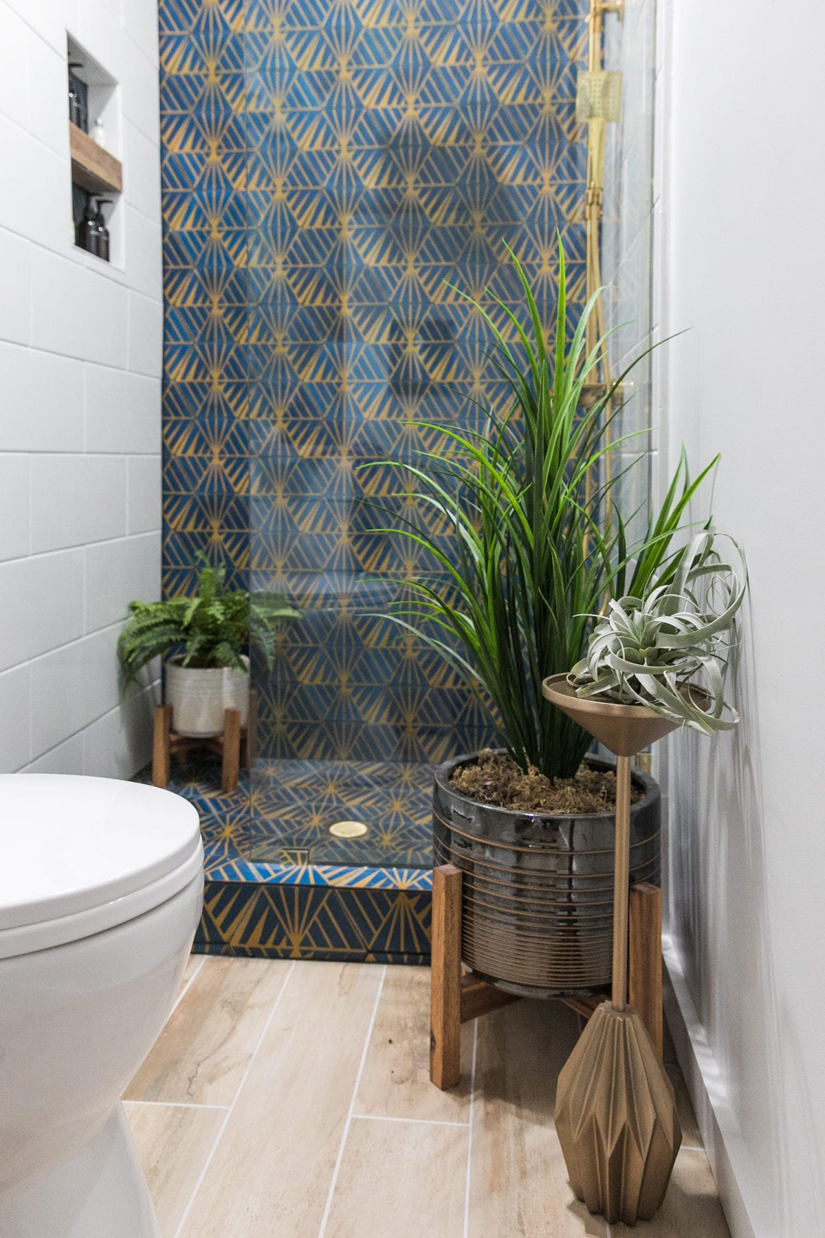 Bold + Glammy Guest Bathroom REVEAL | Bathroom Renovation | Bath Remodel | Jessica Brigham | Magazine Ready for Life | jessicabrigham.com