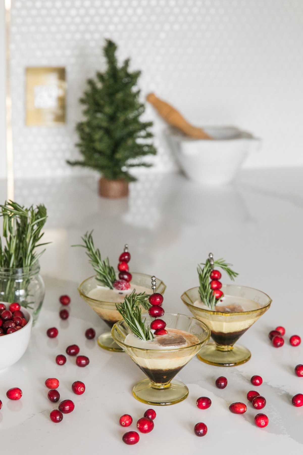 Dirty White Russian | Christmas Cocktail Recipe | Coffee Cocktails | Xmas Party Ideas | Jessica Brigham | jessicabrigham.com