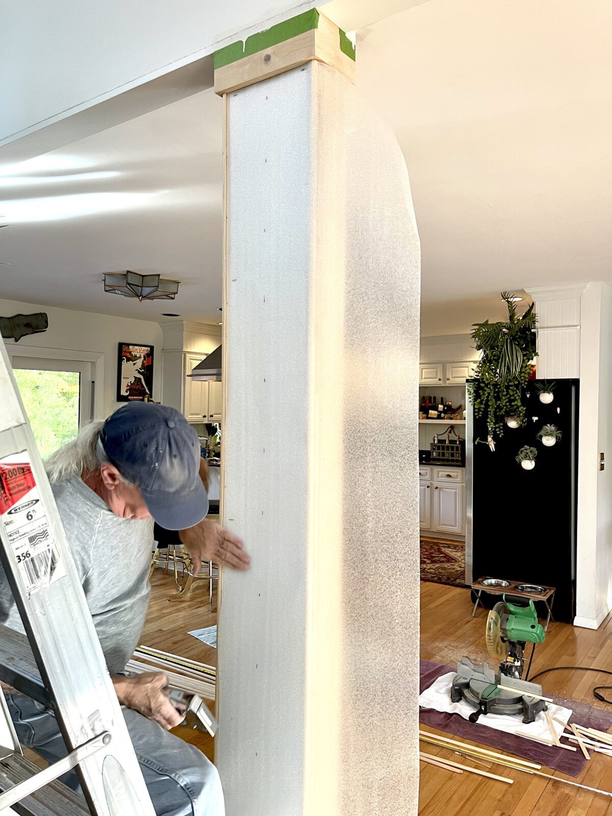 DIY Fluted Column Wall Treatment | Hollywood Regency Inspired Interiors | Jessica Brigham | JessicaBrigham.com
