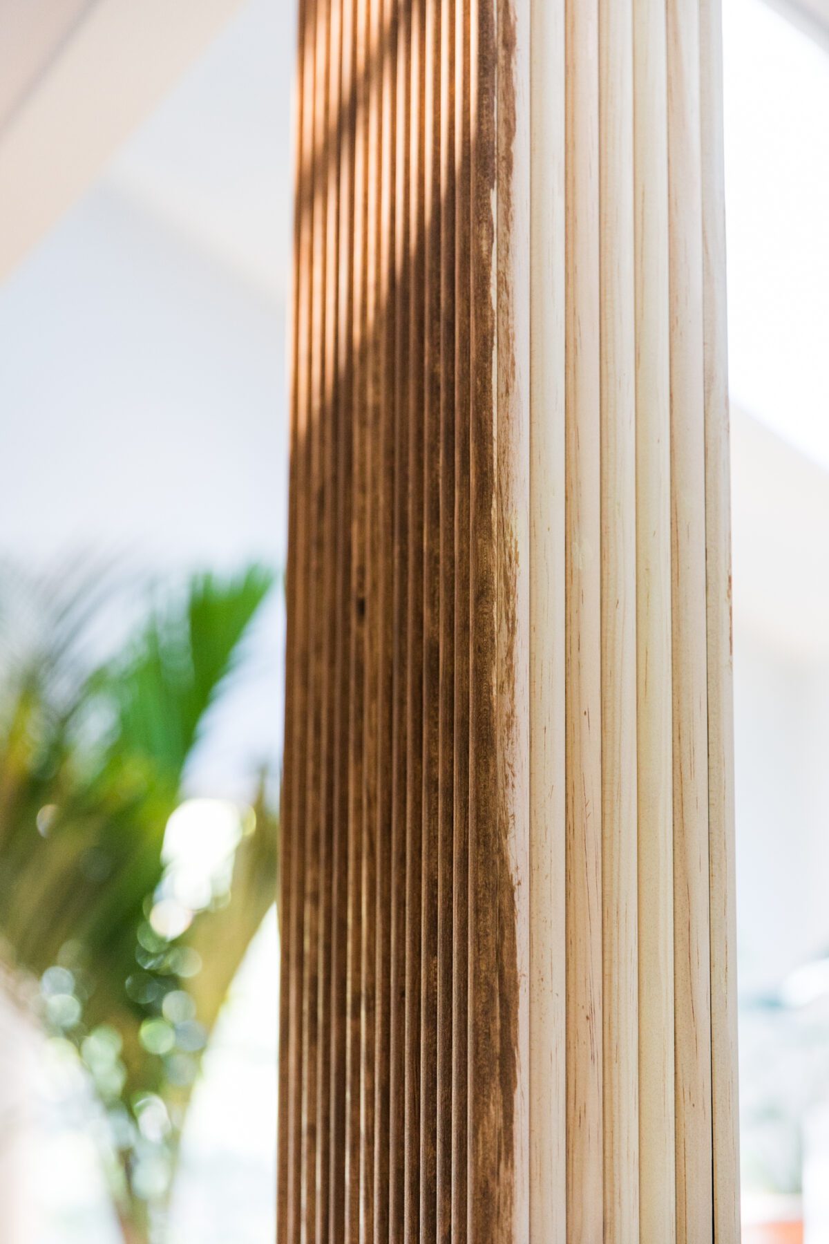 DIY Fluted Column Wall Treatment | Hollywood Regency Inspired Interiors | Jessica Brigham | JessicaBrigham.com